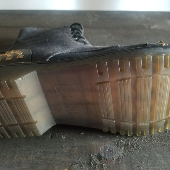 Studded boots? Yes, please! - Picture 4 of 7